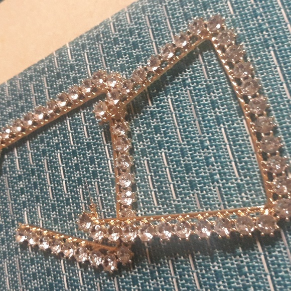 Earring - Picture 5 of 5